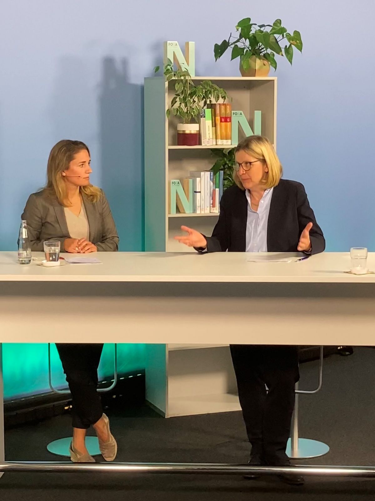 Daniela Thrän in der Paneldiskussion "Der Preis der (Nicht-)Nachhaltigkeit" auf dem FONA Forum 2022 Daniela Thrän in der Paneldiskussion "Der Preis der (Nicht-)Nachhaltigkeit" auf dem FONA Forum 2022